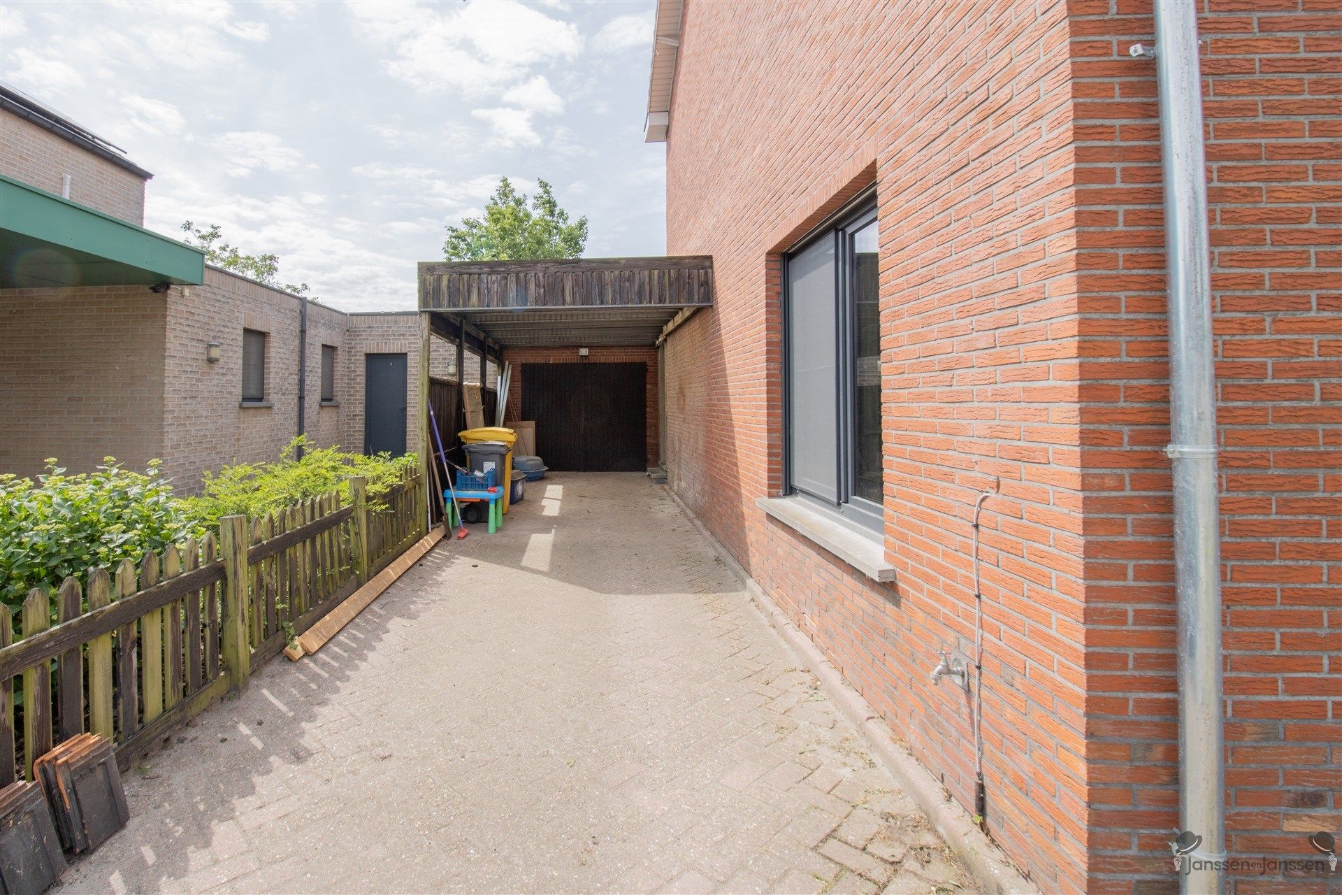 Verder af te werken, deels gerenoveerde vrijstaande woning met 3 slaapkamers op 632 m² foto 16