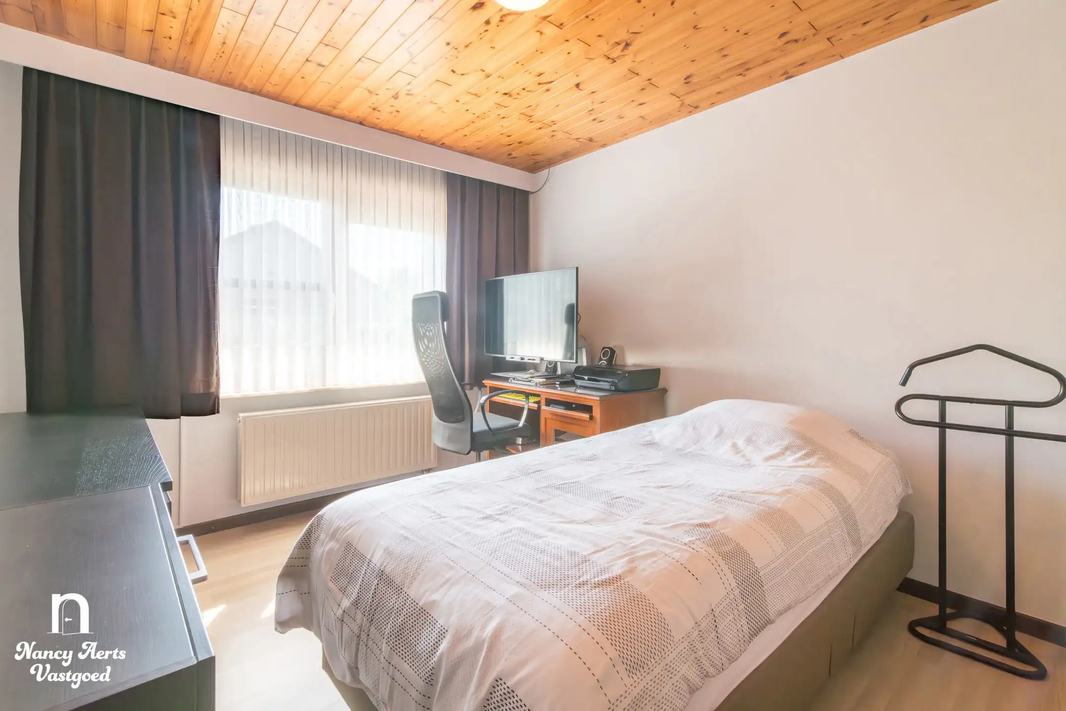 Lichtrijke woning met prachtige tuin en groeipotentieel foto 15