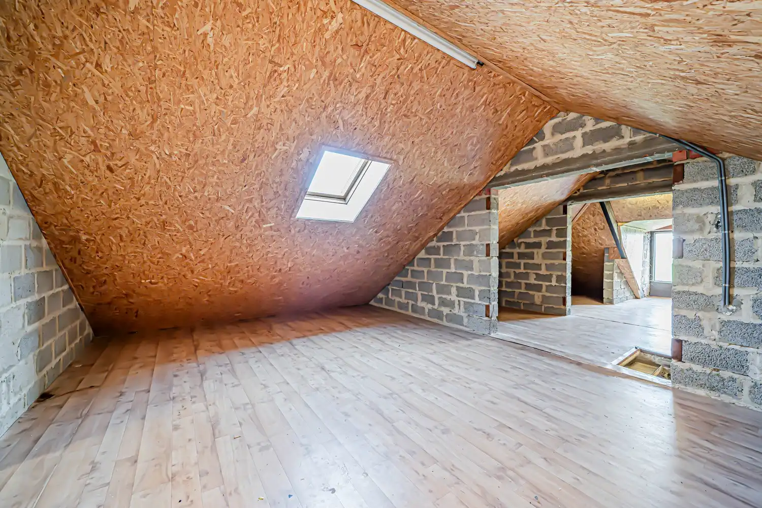 Vrijstaande woning met 3 slaapkamers, gelegen op een mooi perceel van 910m² foto 14