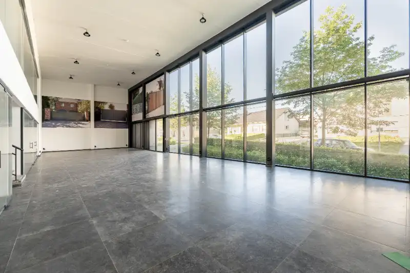 Moderne bedrijfsruimte met kantoren, showroom en loods in Bellegem (bedrijventerrein Emdeka) foto 5