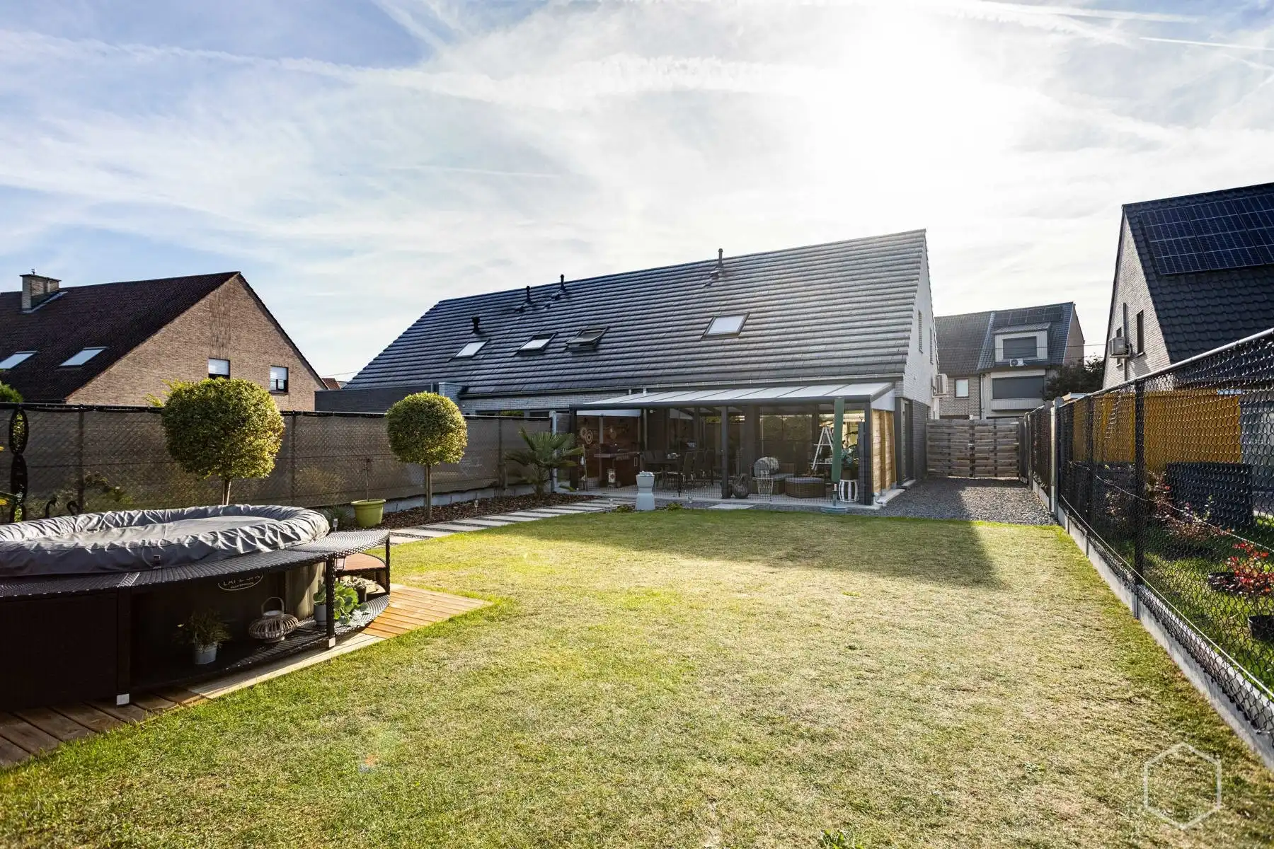 Recente HOB 2021 met 3 slaapkamers, garage en zonnige tuin foto 27