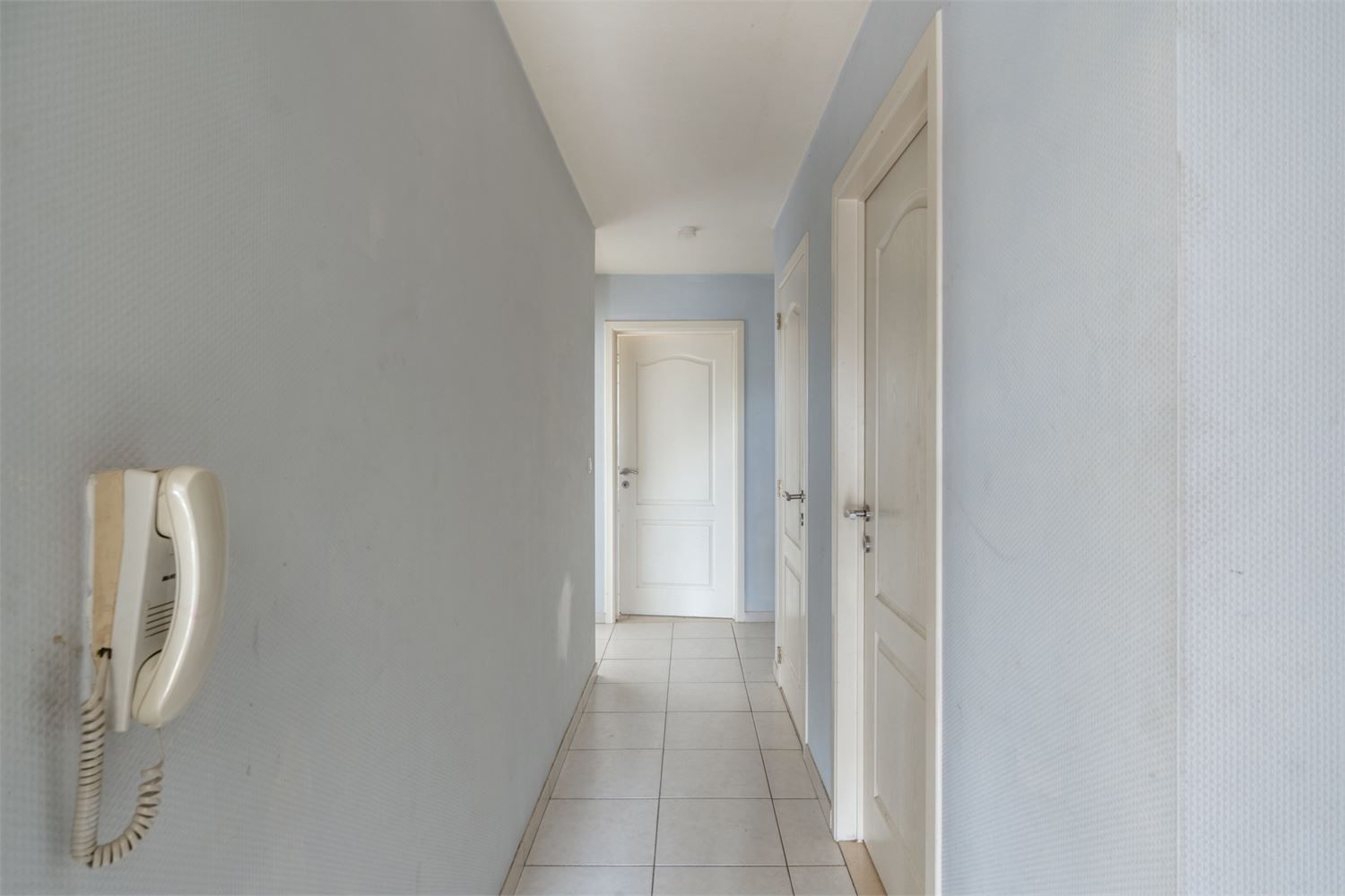 IDEALIS VASTGOED - APPARTEMENT OP 1ste  VERDIEP MET RUIM 80M² BEWOONBARE OPPERVLAKTE, 2 SLAAPKAMERS EN INPANDIGE GARAGE IN HET HARTJE VAN BOCHOLT foto 6