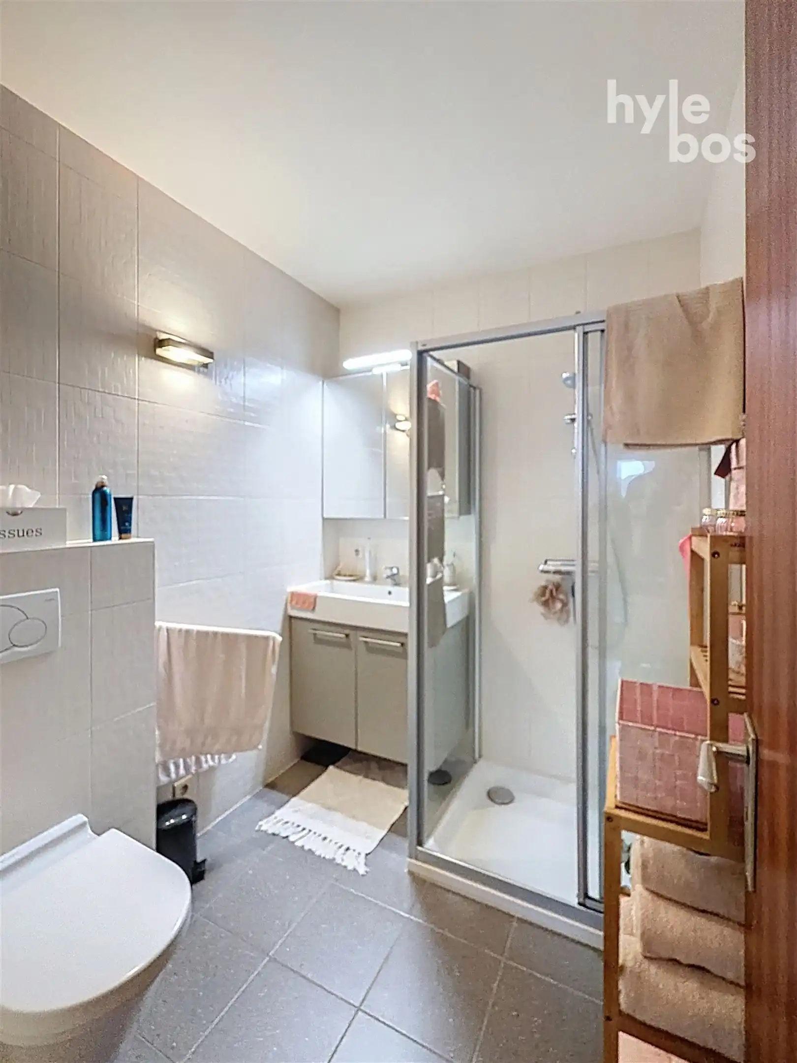 Goed gelegen appartement met 1 slaapkamer en kinderkamer/bureel foto 7