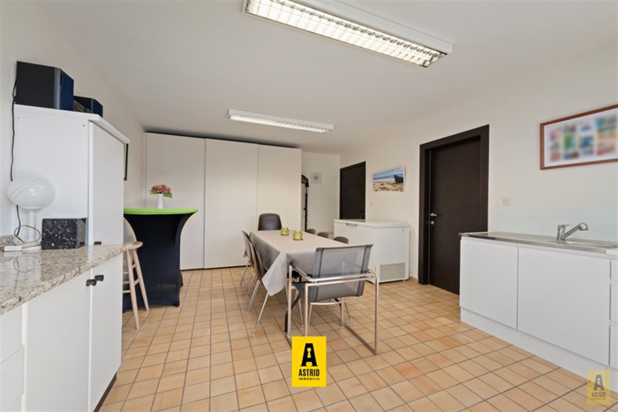 Karaktervolle voormalige dokterswoning met zee aan ruimte en mogelijkheden! foto 21