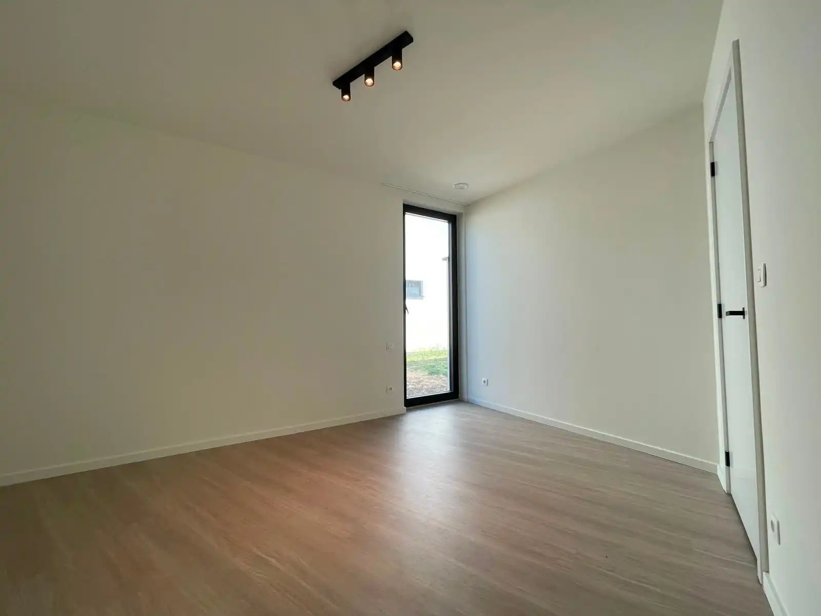 Appartement met 2 slaapkamers, terras en garage foto 11
