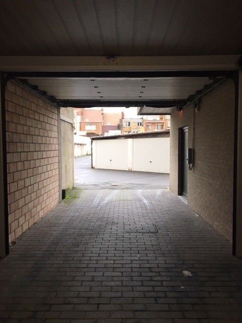 Ruime garagebox in het hartje van Oostende, ter hoogte van “Petit Paris” en Koninginnelaan. foto 3