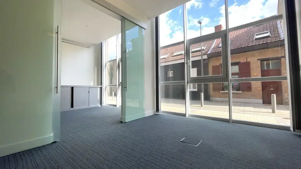 Commercieel gelijkvloers kantoor te koop nabij Singel te Berchem foto 4