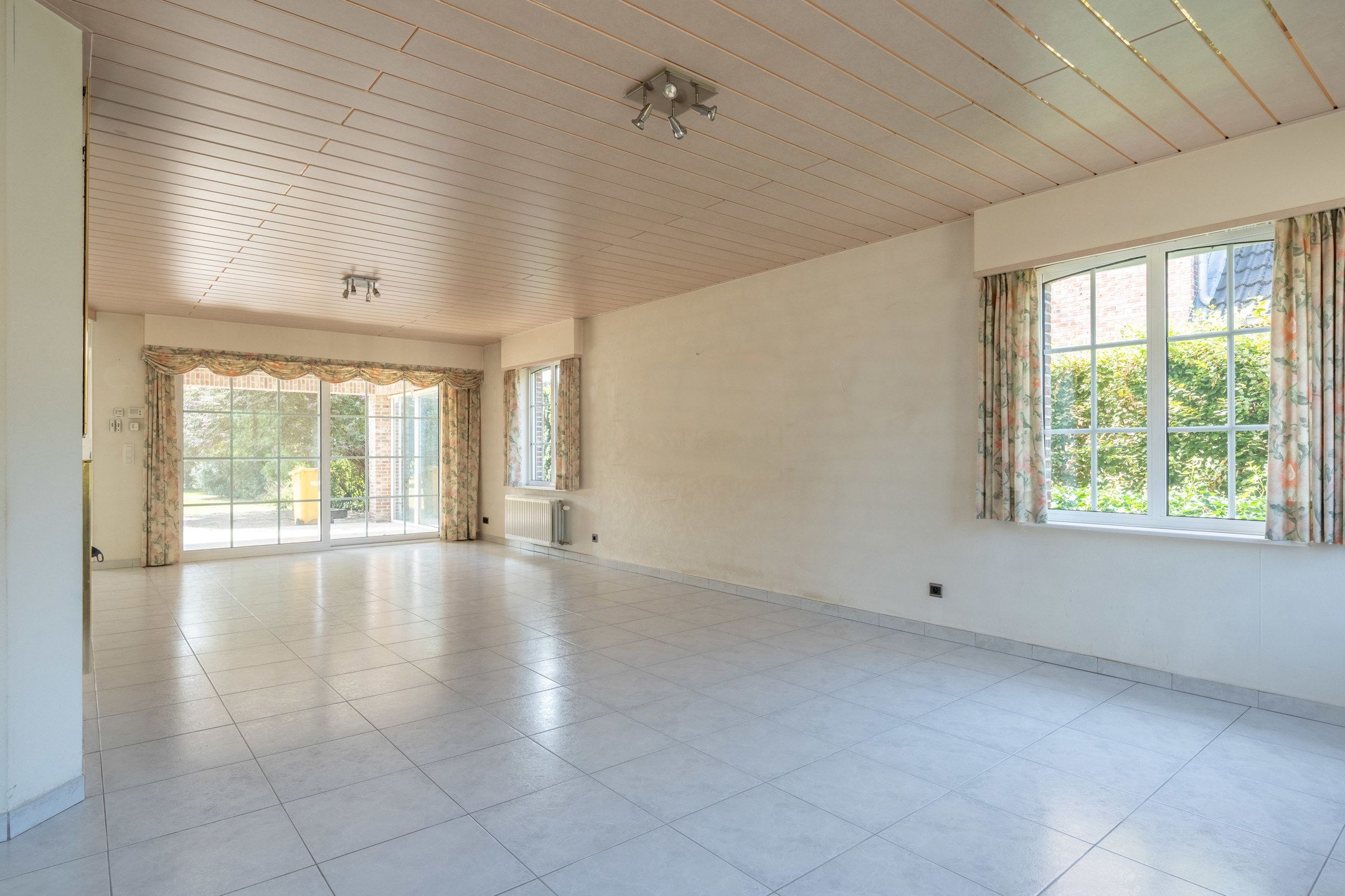 Ruime woning met 4 slpks op mooi zuidperceel van 1.041 m²  foto 5