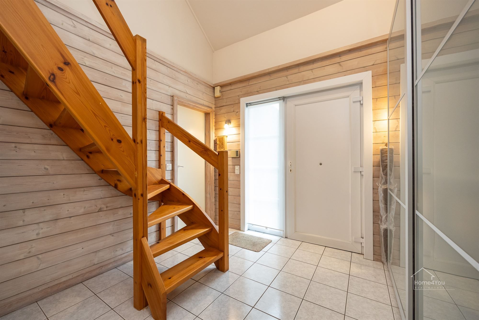 Vrijstaande woning op ruim perceel foto 14