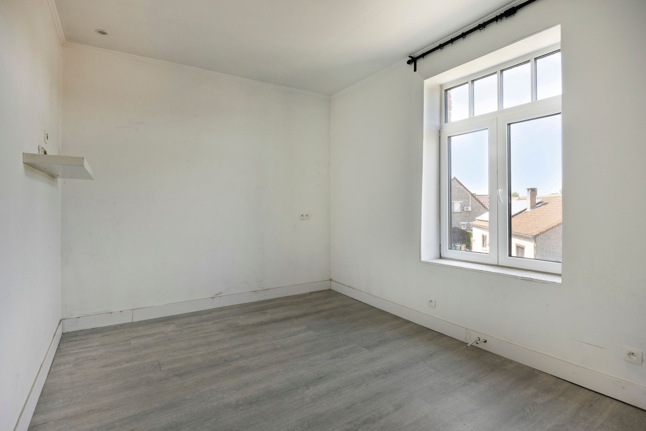 Deels gerenoveerde woning met prachtig verzicht op 14 are foto 9