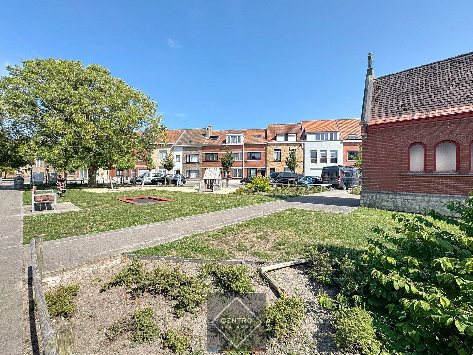 Gerenoveerde woning met 4 ruime slpks! foto 20