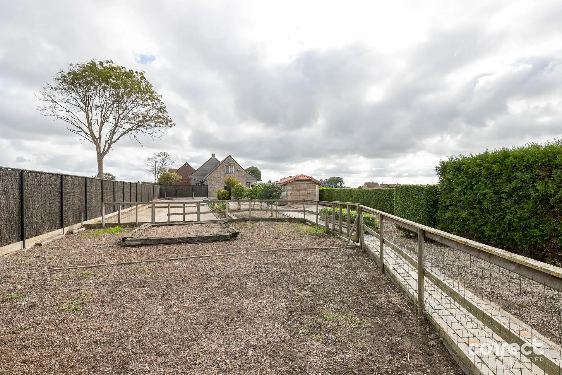 Landelijk gelegen woning op ruim perceel nabij de kust. foto 17