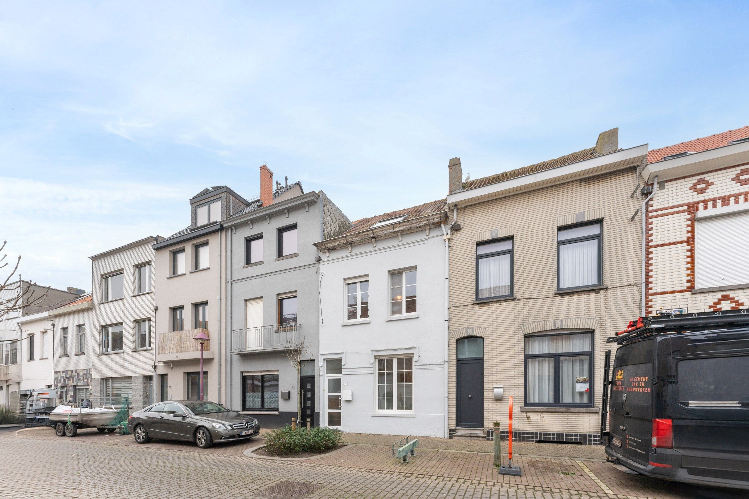 Verder af te werken woning met 4 slaapkamers te Blankenberge foto {{pictureIndex}}