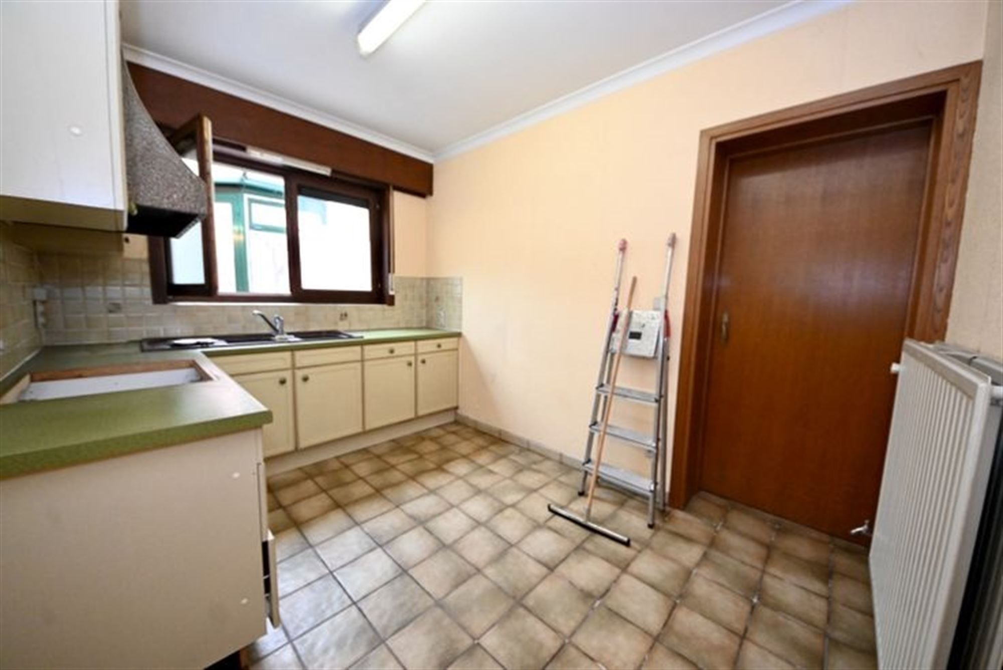 Te renoveren woning met 3 slaapkamers. foto 16