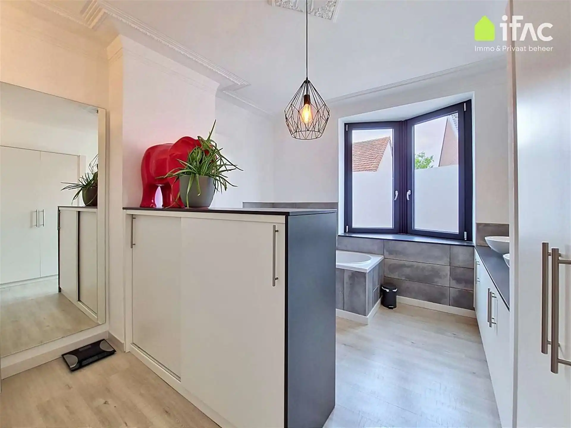 Volledig gerenoveerde woning met geweldige tuin op 28a 34ca foto 25