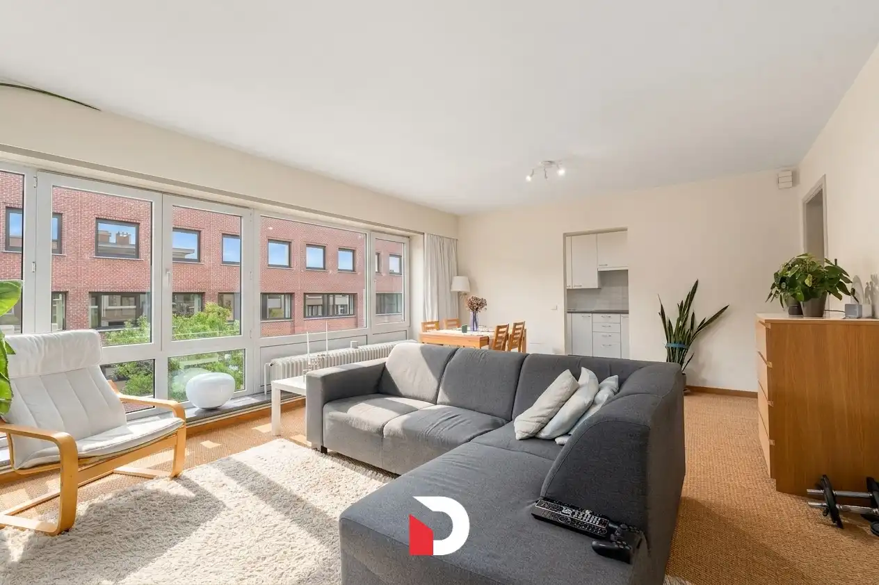 Rustig gelegen appartement met 2 slk en dressing te Kristus-Koning foto {{pictureIndex}}