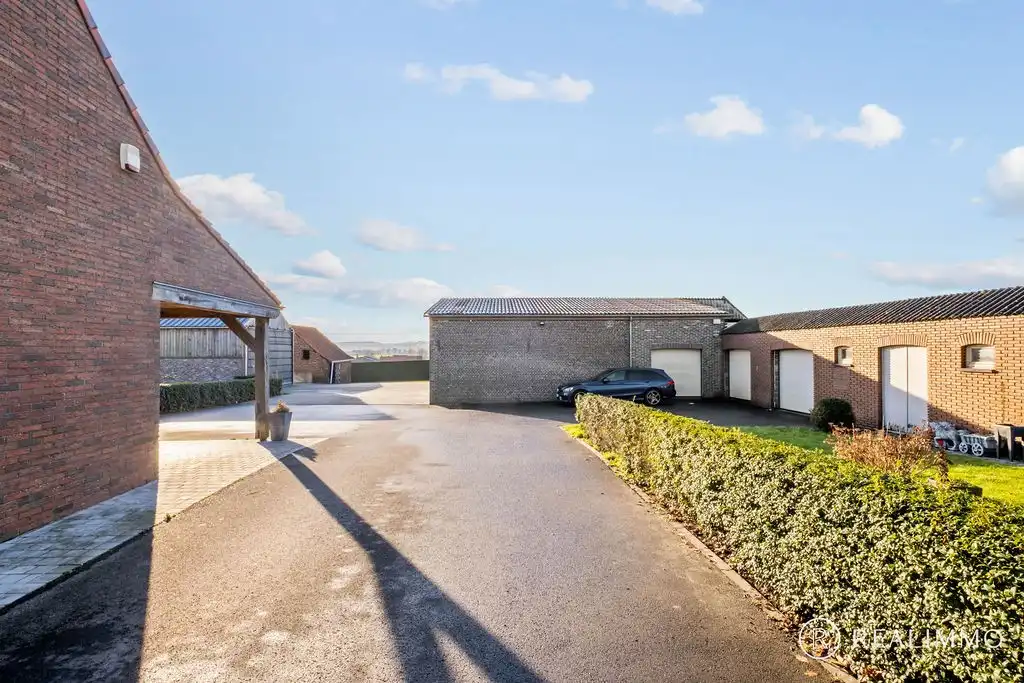 Zéér ruime rustig gelegen villa met bijgebouwen op  8.292m² foto 24