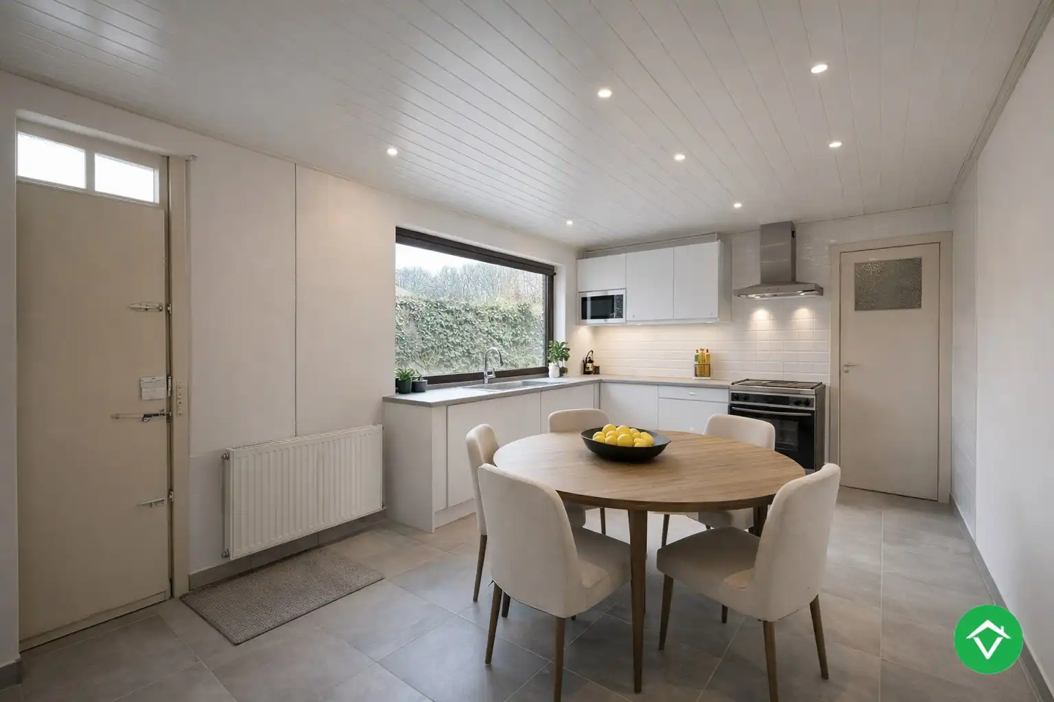 Ruime woning met 5 slaapkamers, garage en diepe tuin te Houthulst foto 8