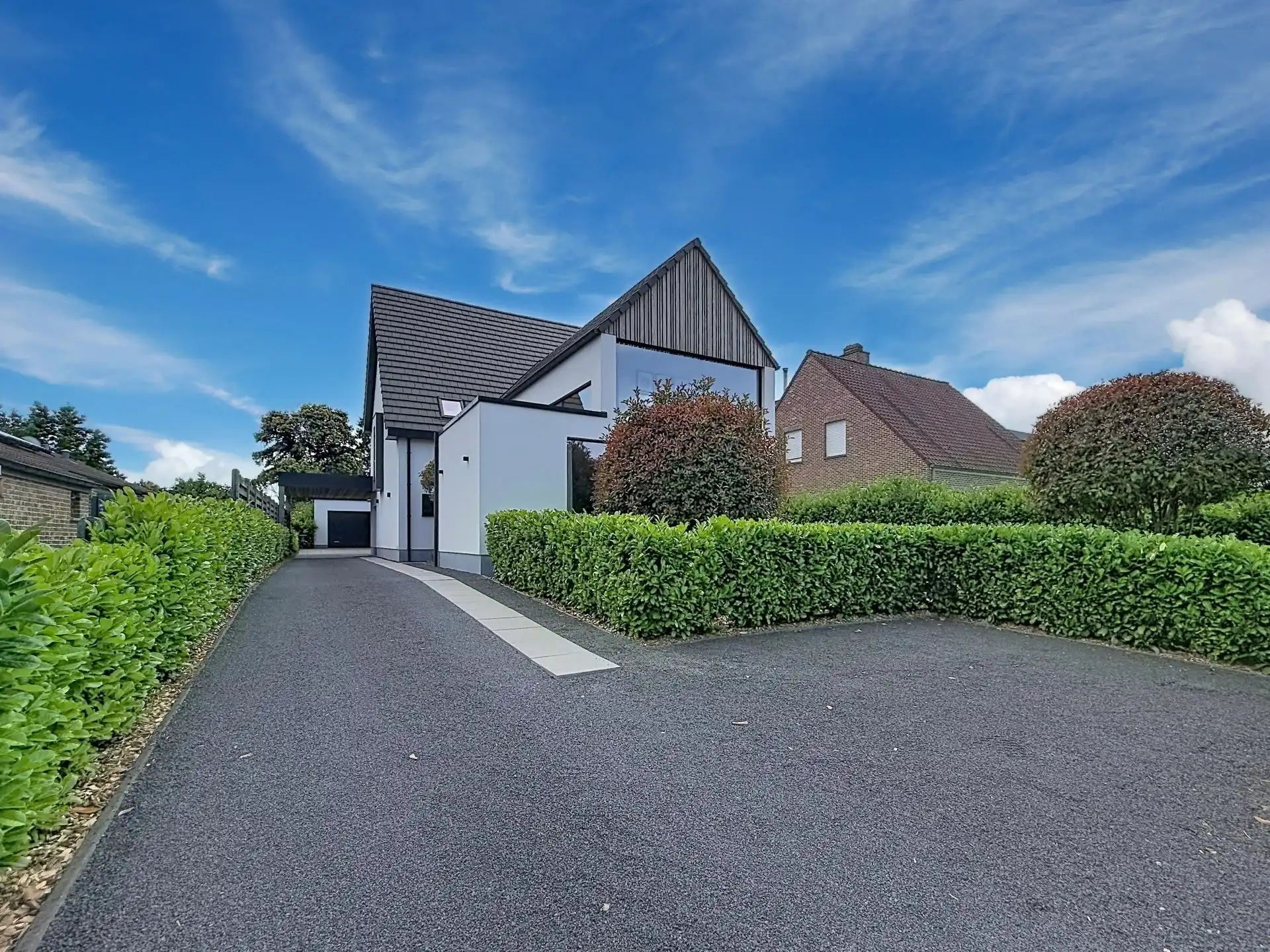 Zeer ruime villa voorzien van alle luxe met 3, mogelijk 5 slaapkamers en 2 badkamers foto 43