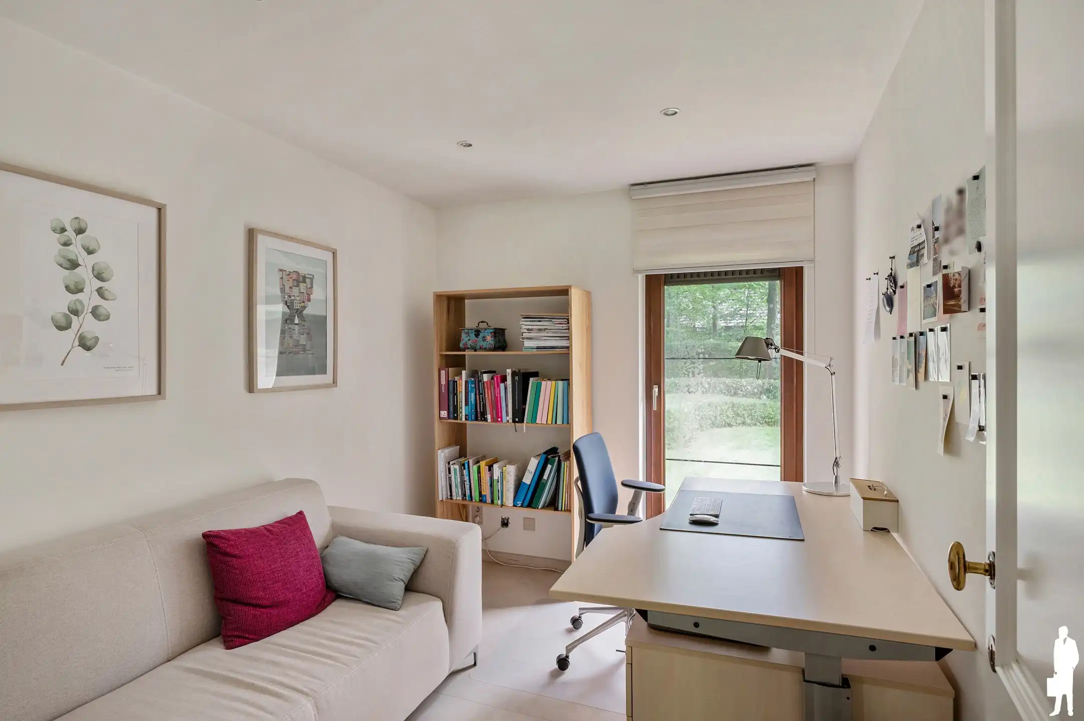 Karaktervolle gelijkvloerse villa op ca. 2.000 m² in zeer rustige, gegeerde en autoluwe wijk Dennendael en dichtbij het natuurgebied foto 24