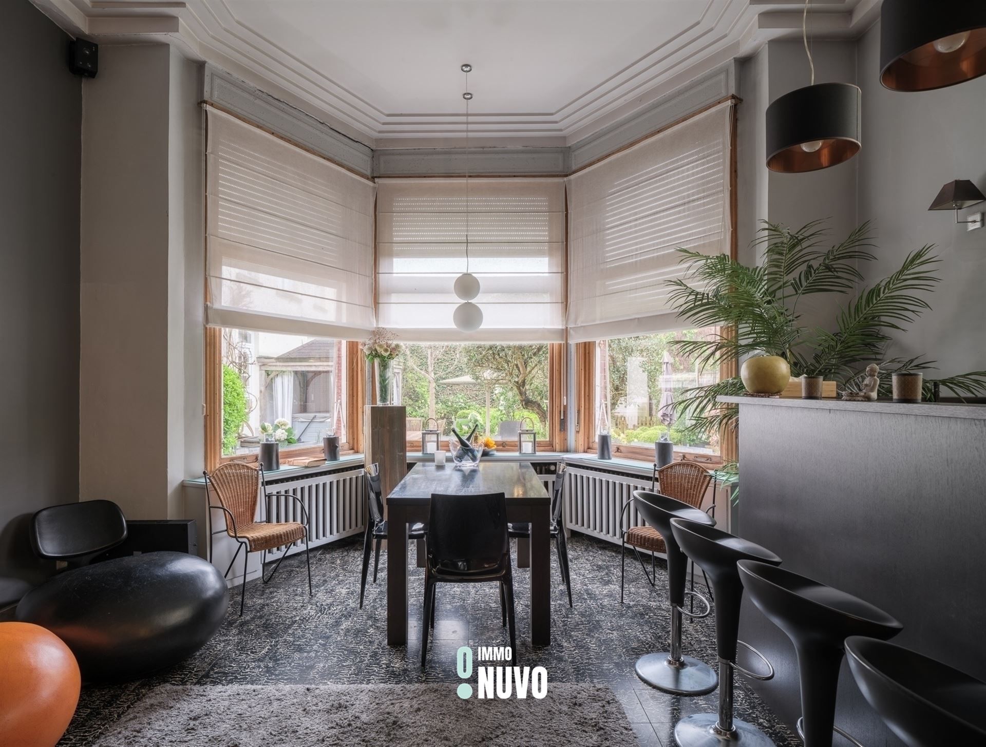 Exclusief herenhuis met handelspand op toplocatie te Aalst. foto 5