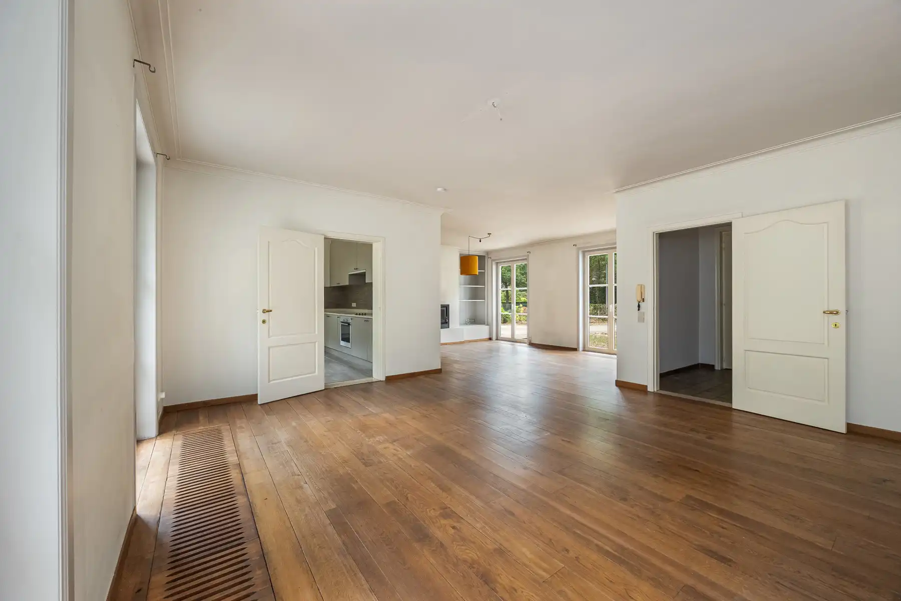 Rustig gelegen te renoveren gelijkvloerse villa op 2265 m² foto 4