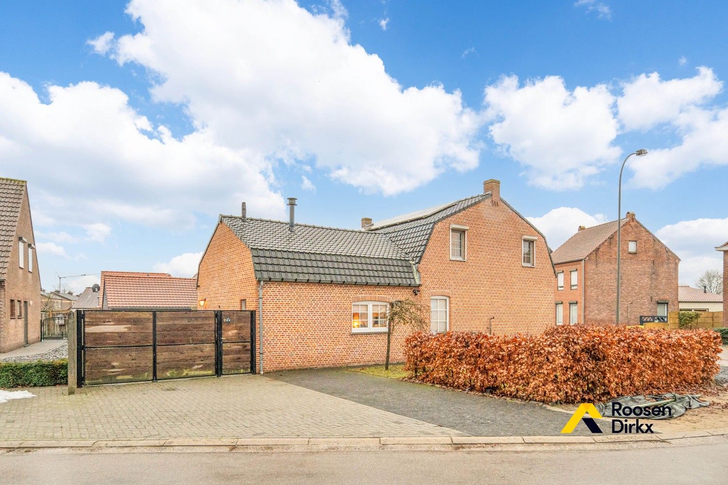 Karaktervolle gezinswoning met 3 slaapkamers, praktijkruimte en pool house op 6a13ca foto 3