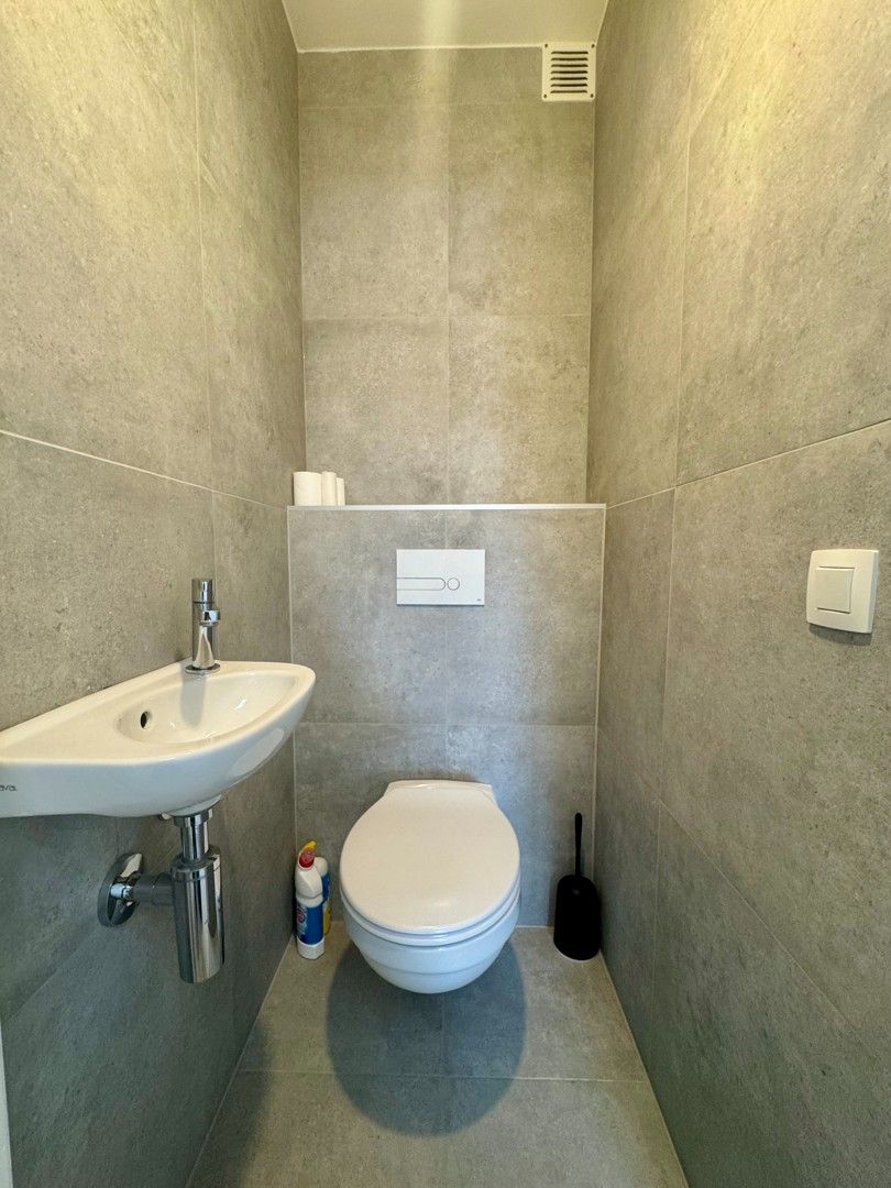 Volledig gerenoveerd appartement! foto 11