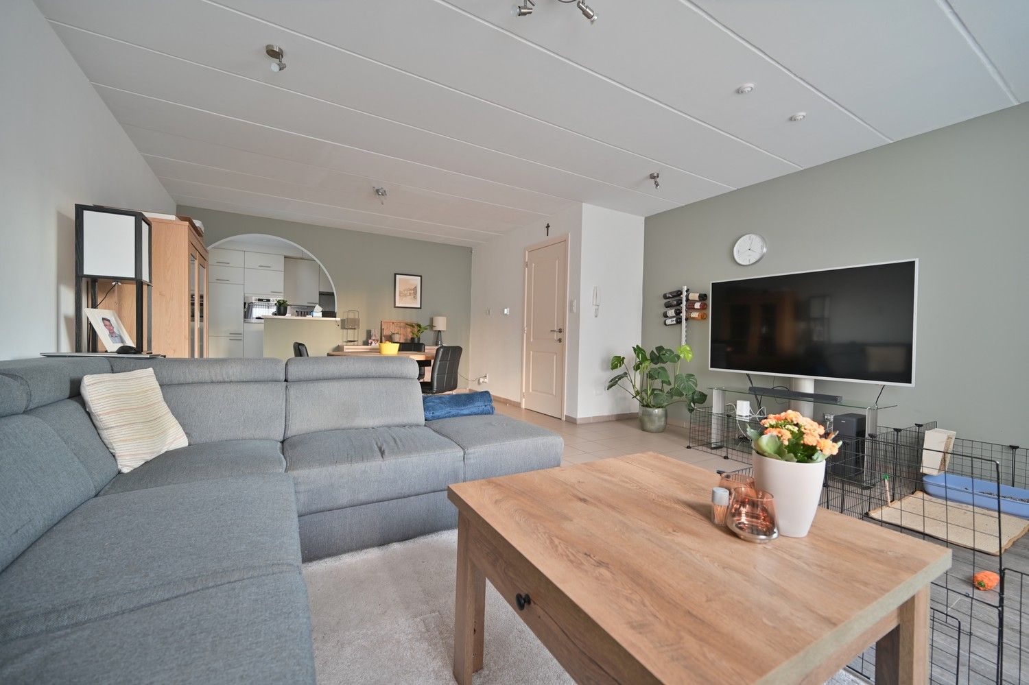 Royaal gelijkvloersappartement met 2 slaapkamers en inpandige garage, nabij het centrum van Lanaken foto 2