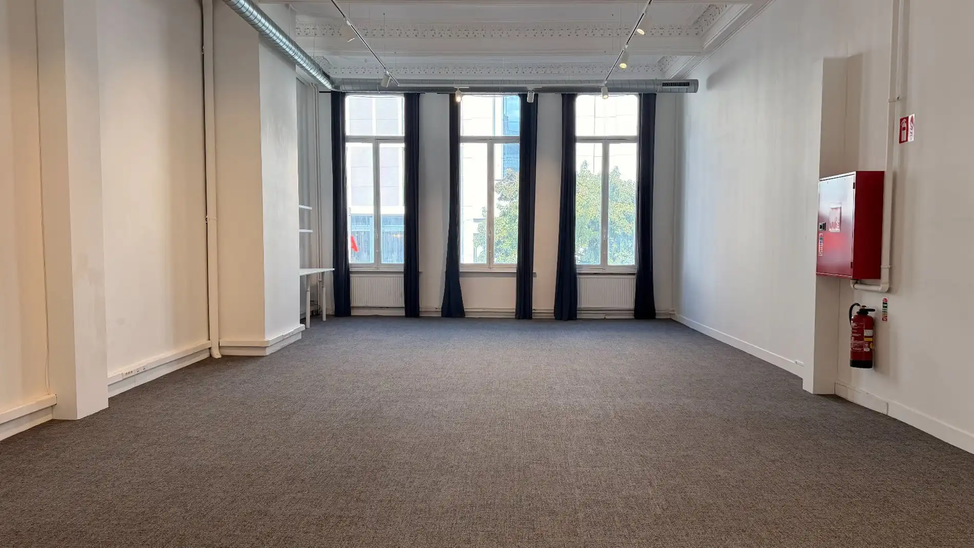 Instapklare kantoren te huur in herenhuis aan de Meir in Antwerpen foto 6