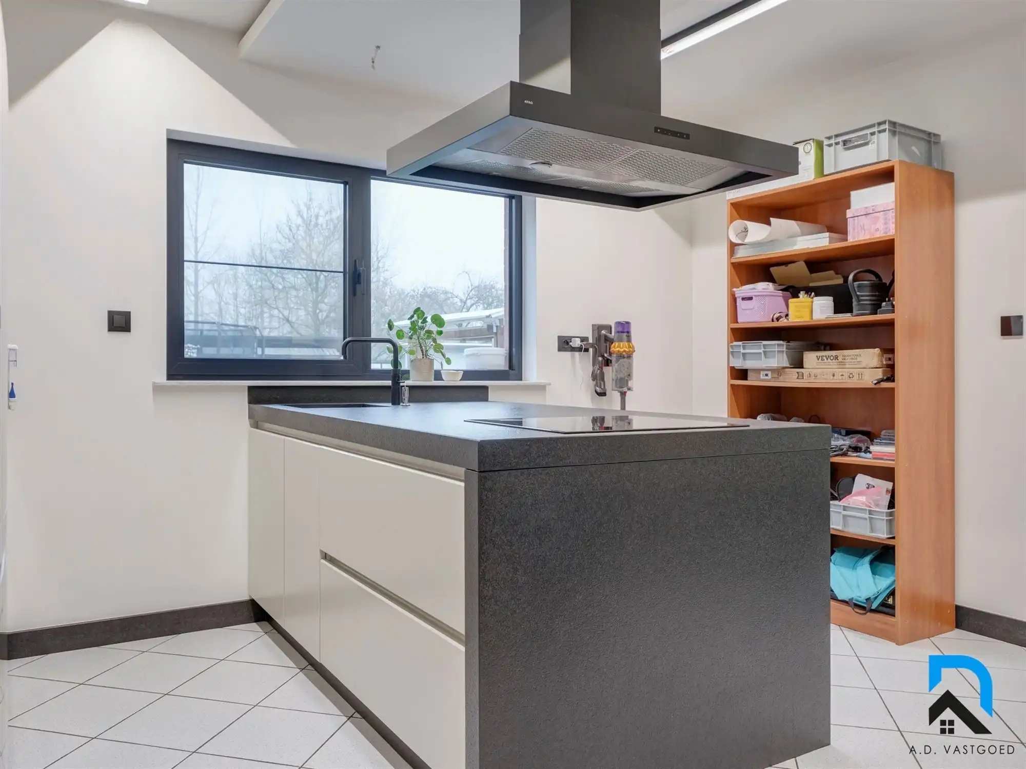 Ruime woning met prachtige tuin foto 16