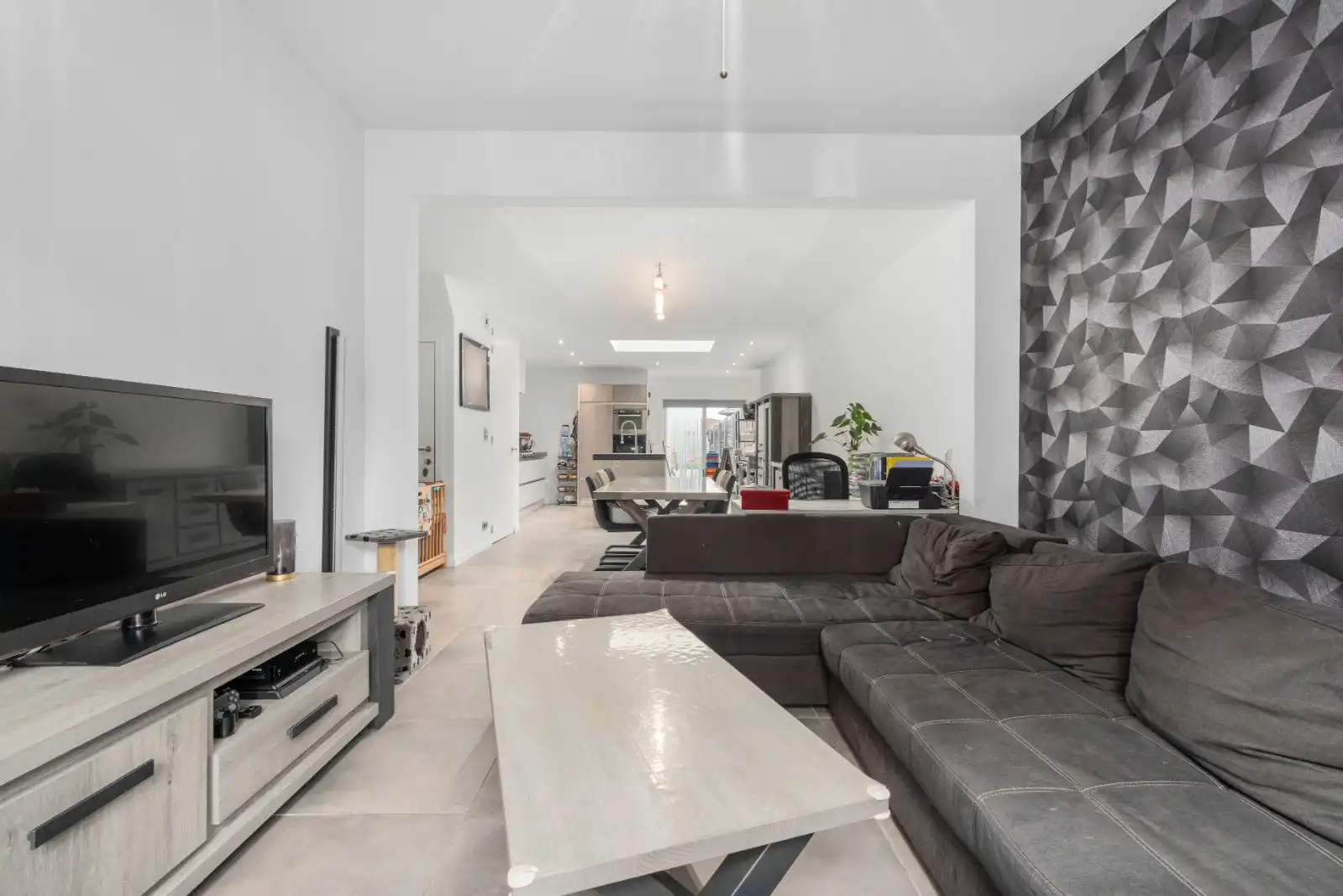 Charmante gerenoveerde starterswoning in Ardooie! foto {{pictureIndex}}