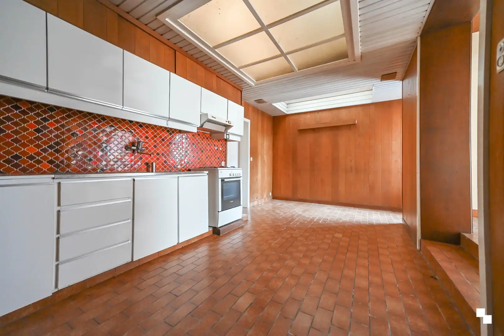 Totaal te renoveren woning met riante garage te Bosmolens foto 5