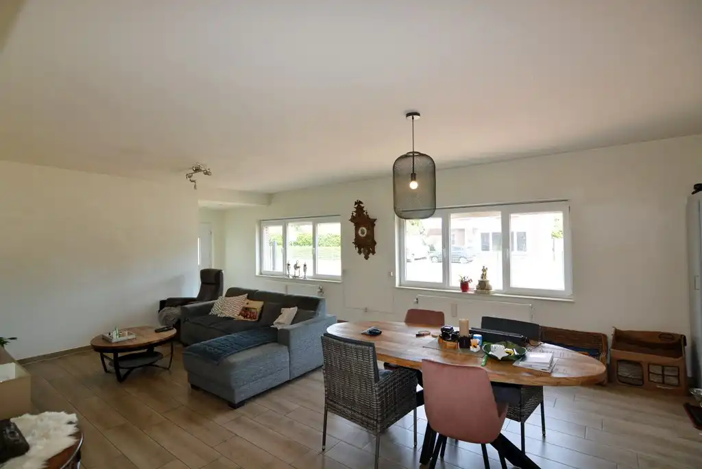 Gelijkvloers appartement met 3 slpks, veranda, tuin en garage foto 2