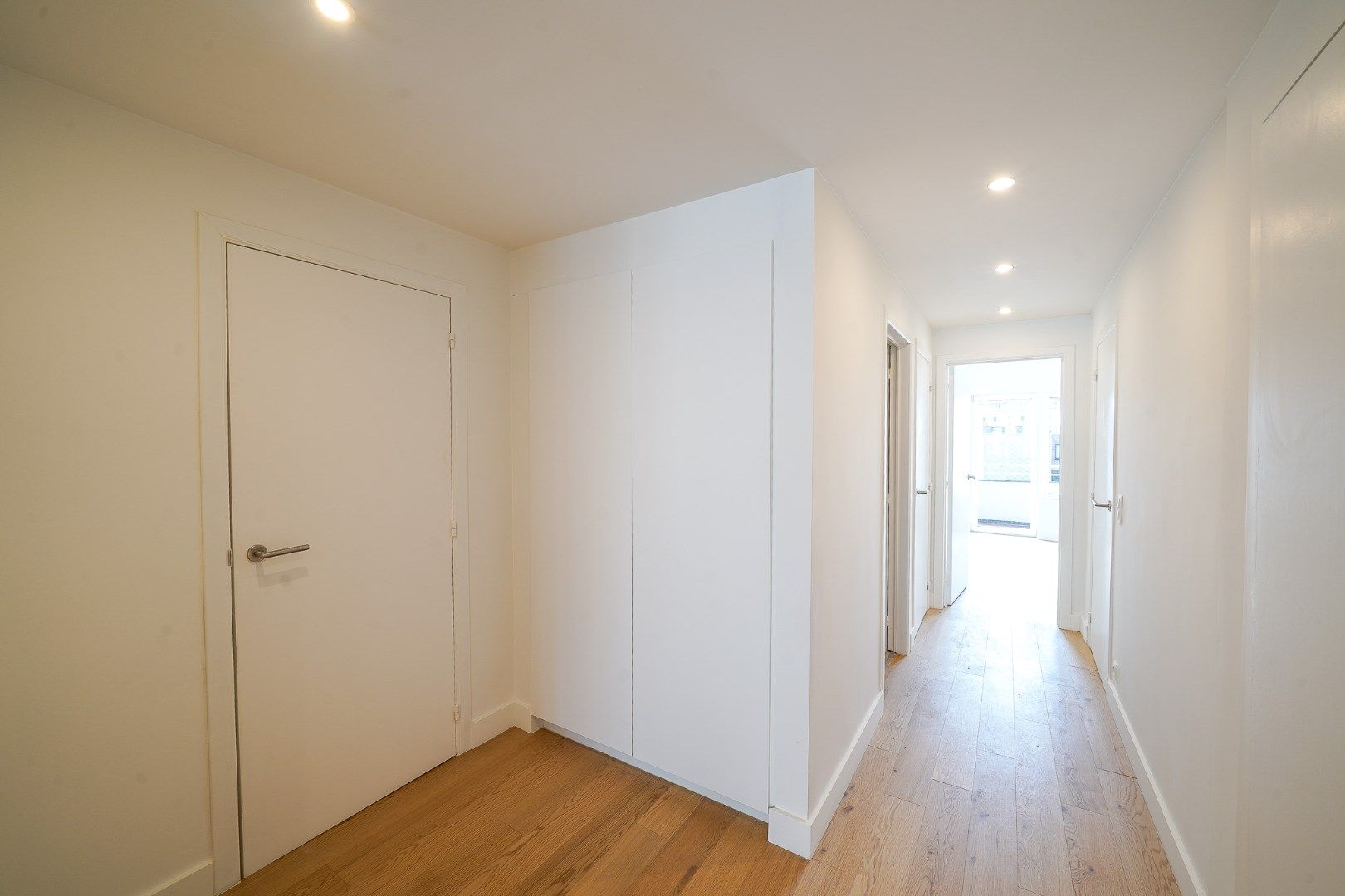 Prachtig vernieuwd 2-slaapkamerappartement centrum Oostende foto 6