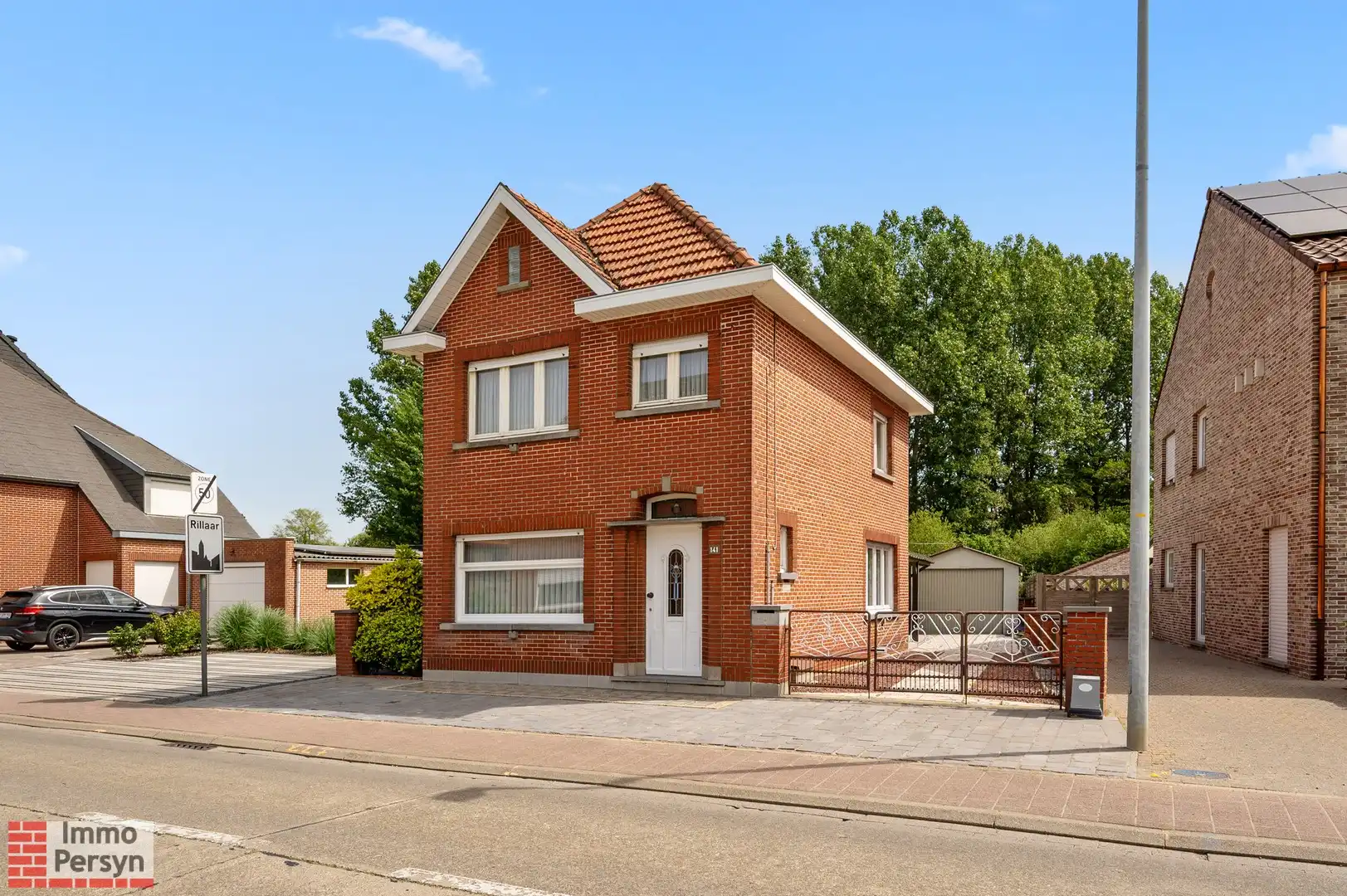 Charmante vrijstaande jaren 50 woning met oprit en tuin foto 2