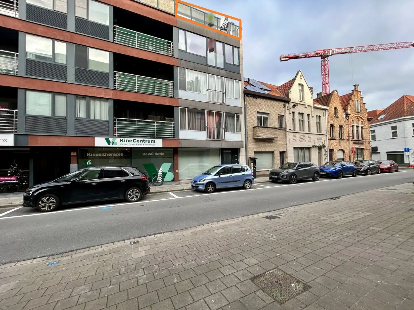 Instapklaar 2-slaapkamer appartement met terras in centrum Roeselare! foto 11