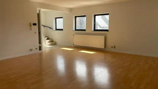 Ruim gerenoveerd appartement met 3 slaapkamers in half open bebouwing te Lier, duplex, 140m², 1 badkamer, gerenoveerd in 2026 foto 6