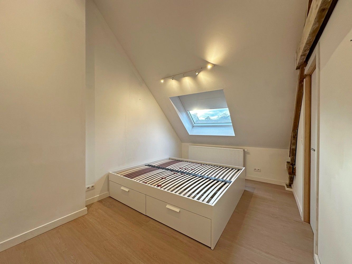 Huis met 3 slaapkamers + dressing en tuin te Wijnegem! foto 12