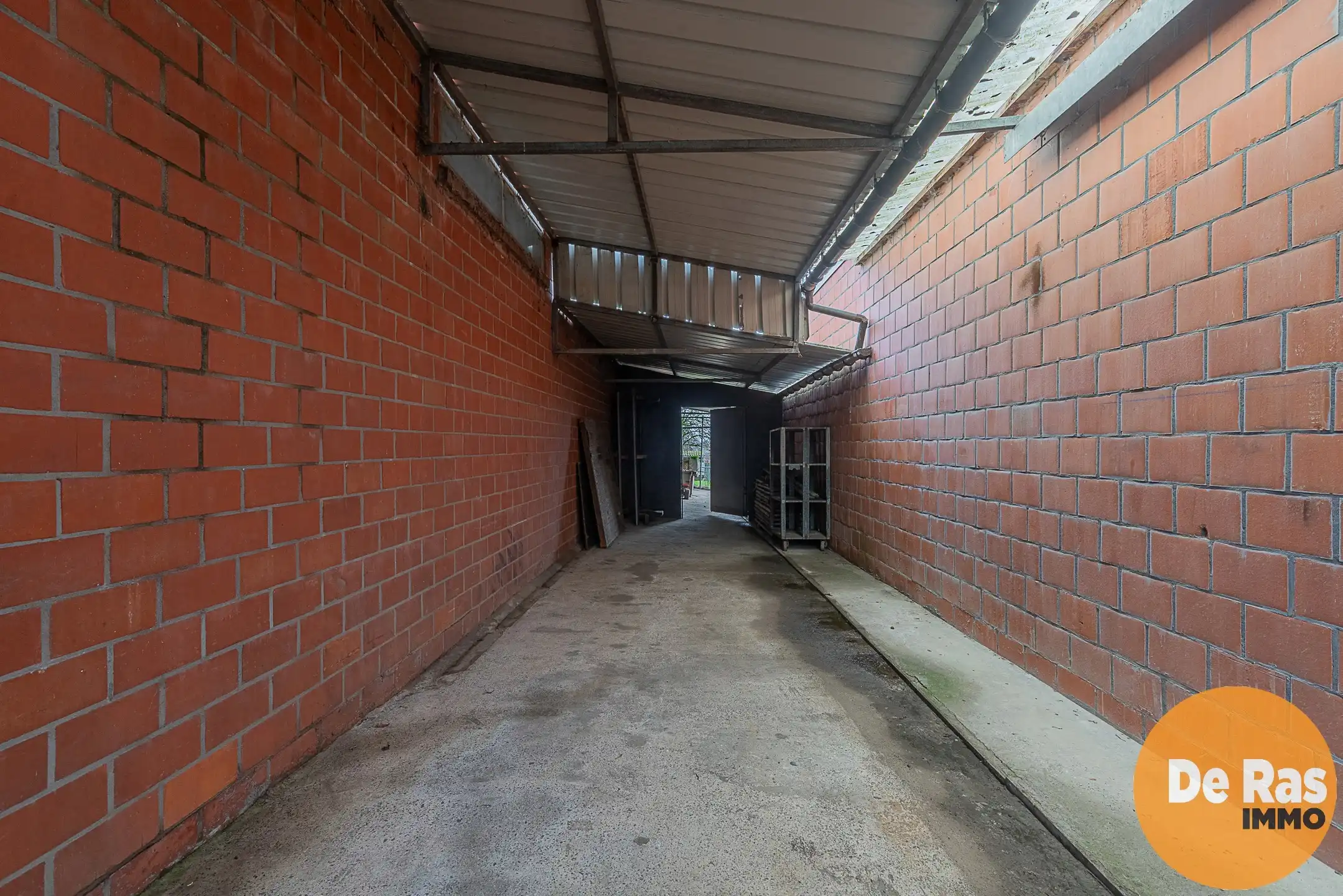 ROZEBEKE - Karakteristieke burgerwoning met loods foto 23