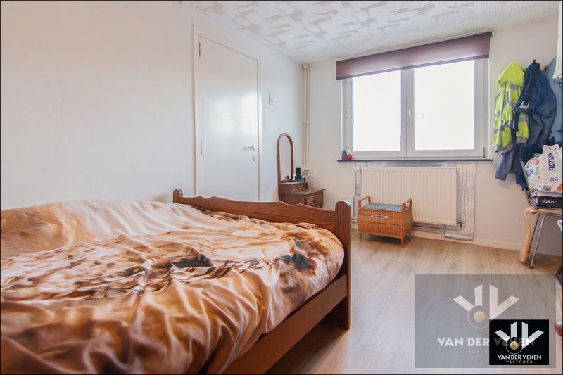 RUIME, GOED ONDERHOUDEN WONING MET 3 SLPK NABIJ TONGEREN-CENTRUM foto 22