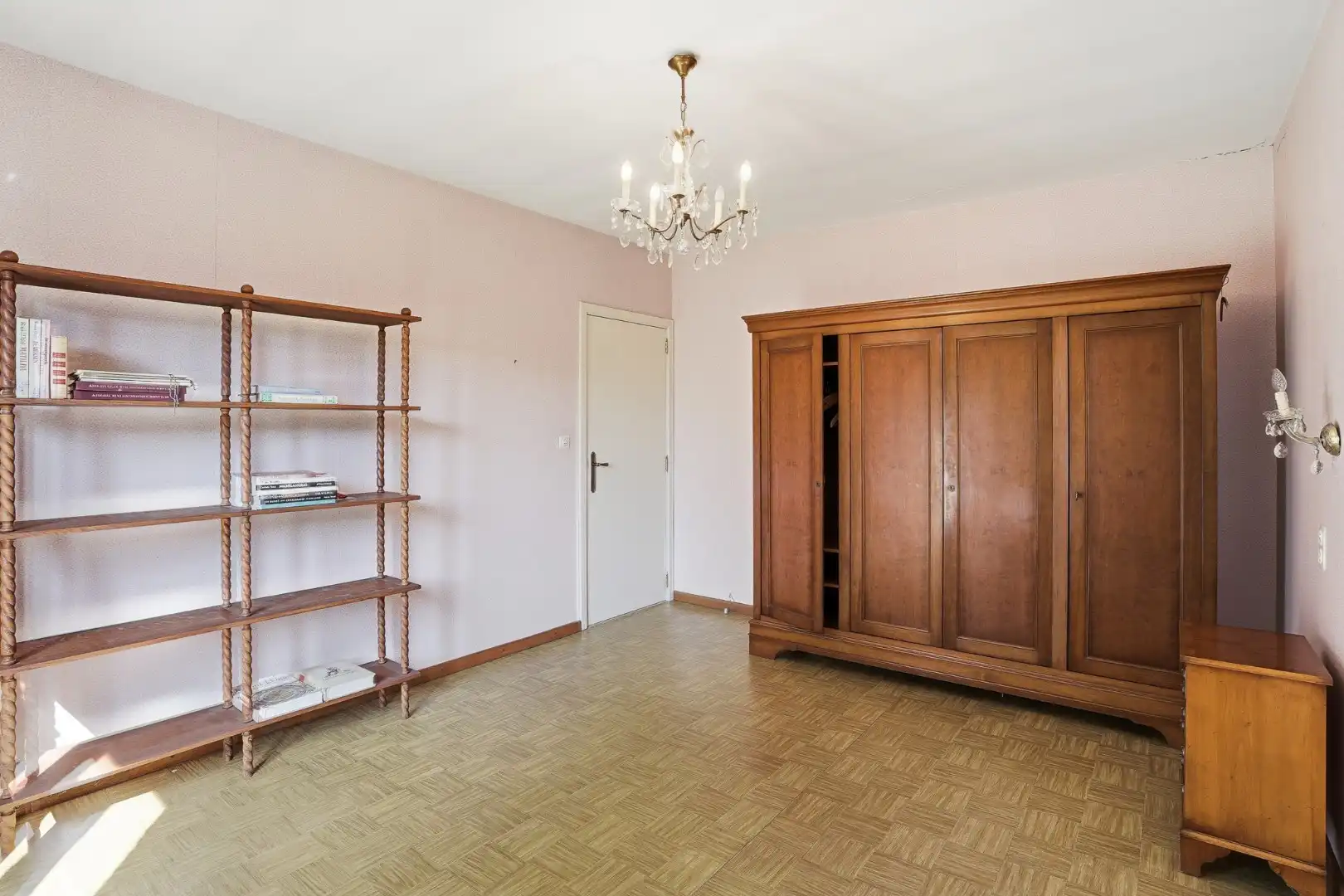 Vrijstaande bungalow met 3 slaapkamers, ruime garage en zonnige tuin foto 13