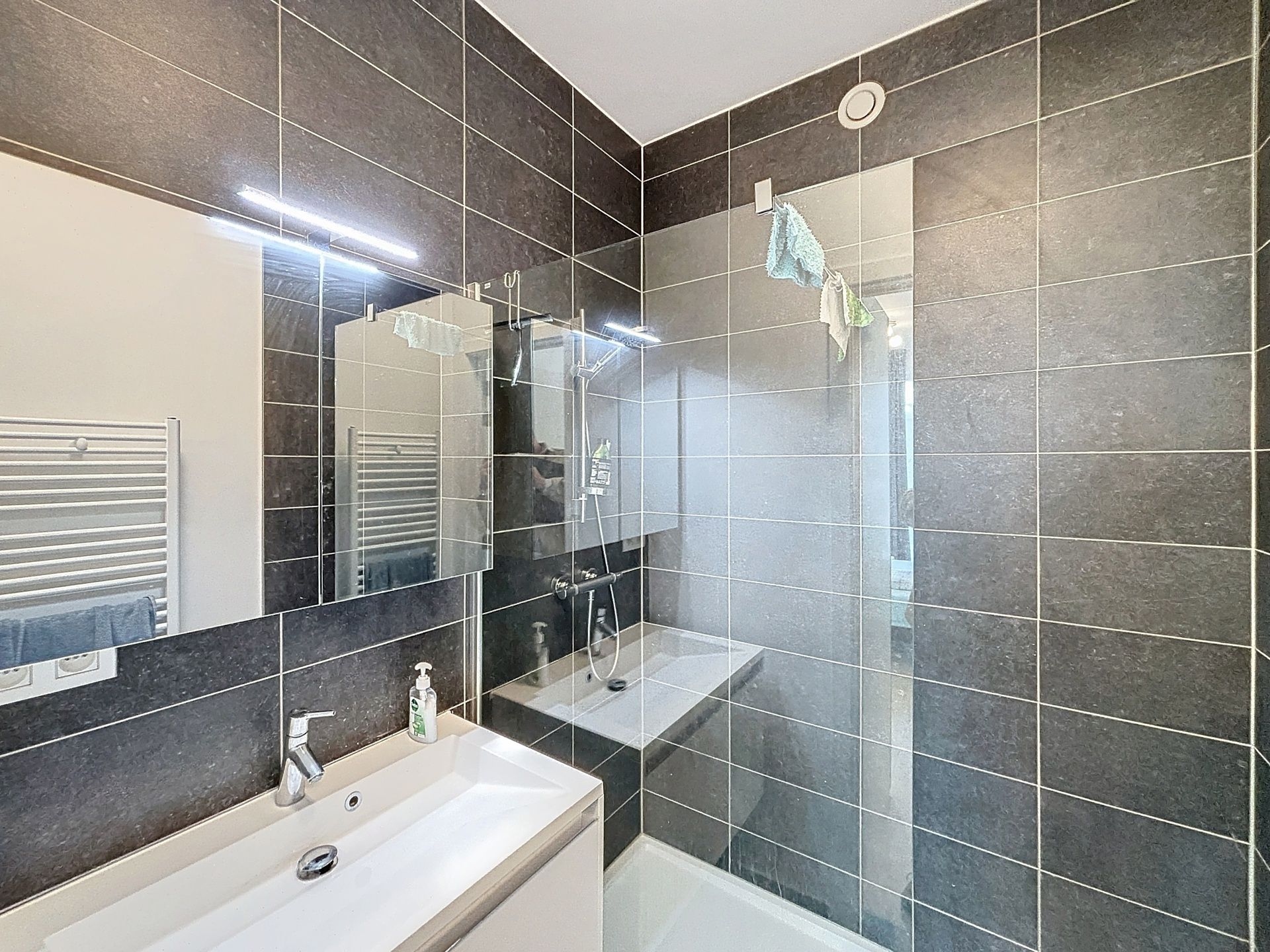 COMMISSIE FLAT 1 SLAAPKAMER MEUBELS foto 6