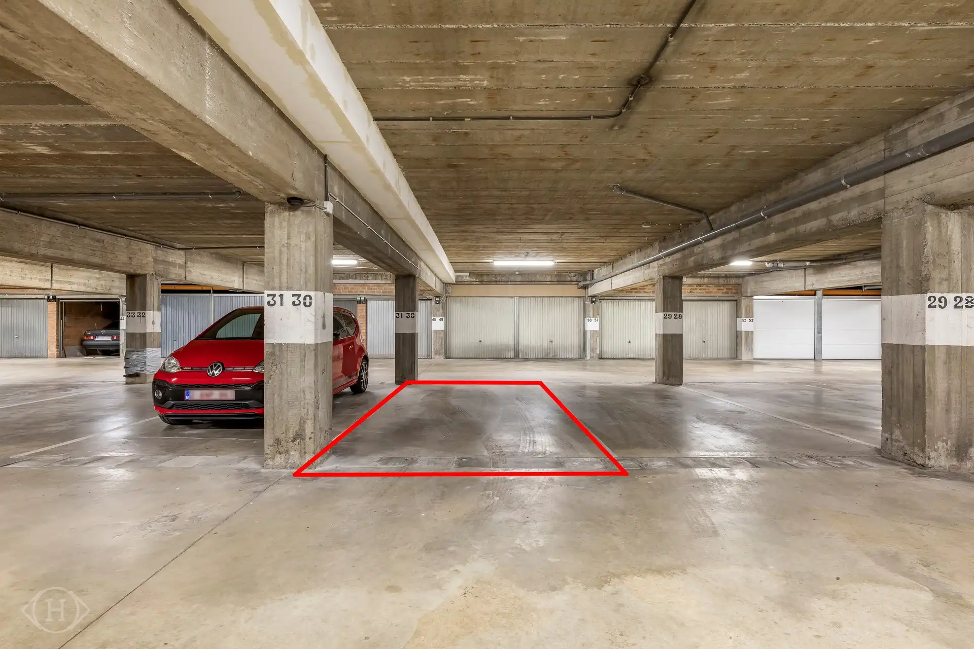 Ruime staanplaats Ambassade Naamsesteenweg Heverlee foto {{pictureIndex}}