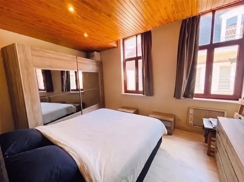 Brugge centrum, woonhuis met zonnige koer, 3 SLAAPKAMERS en living van 34m² foto 7