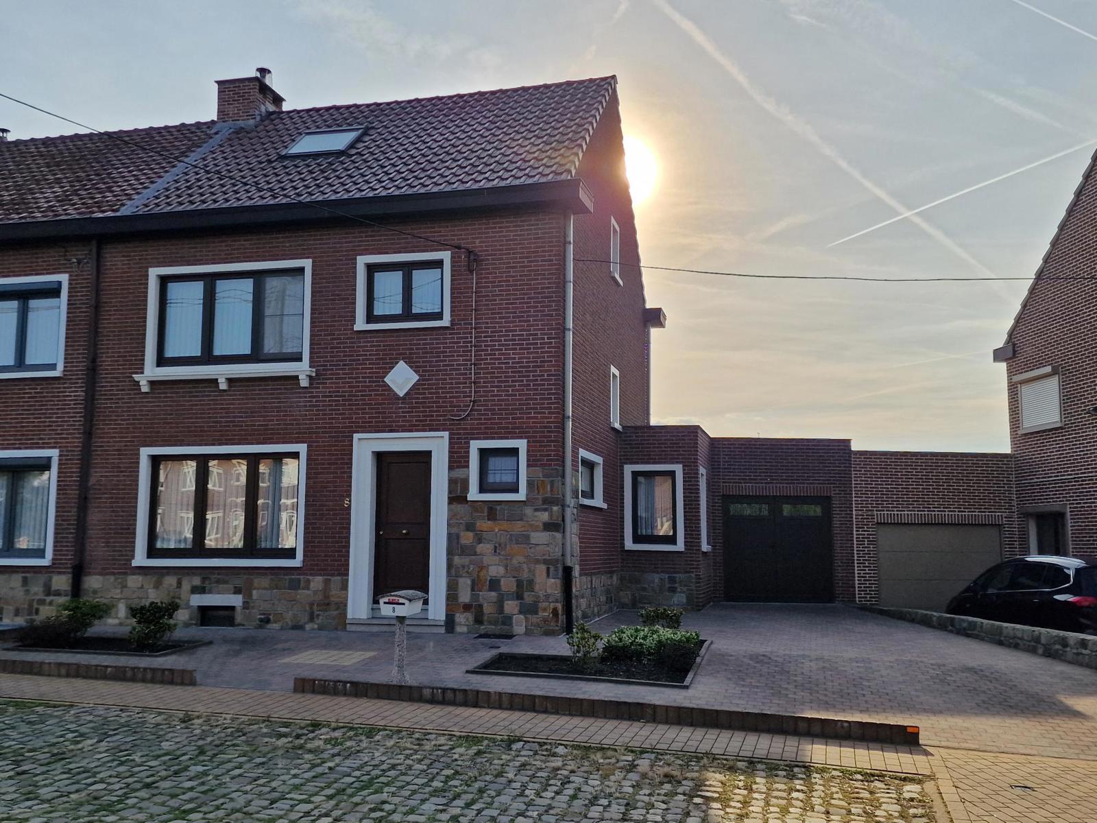 Goed onderhouden woning 4 slpks te Landen foto 1