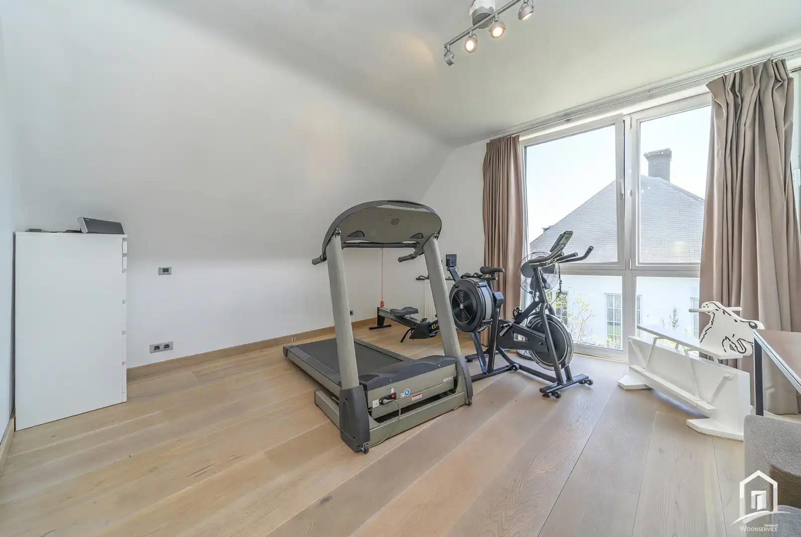 Instapklare villa met 3 SLK's, garage en riante tuin met zwembad foto 16