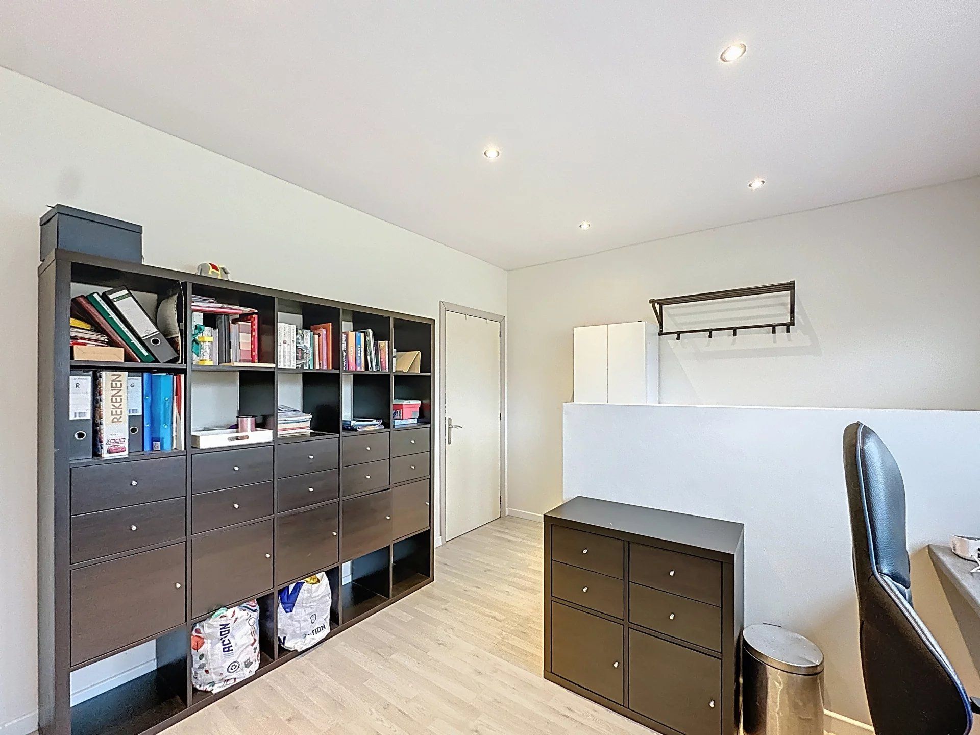 Op te frissen woning met 3 slaapkamers, op een groot perceel, eventueel 2 bouwplaatsen foto 5