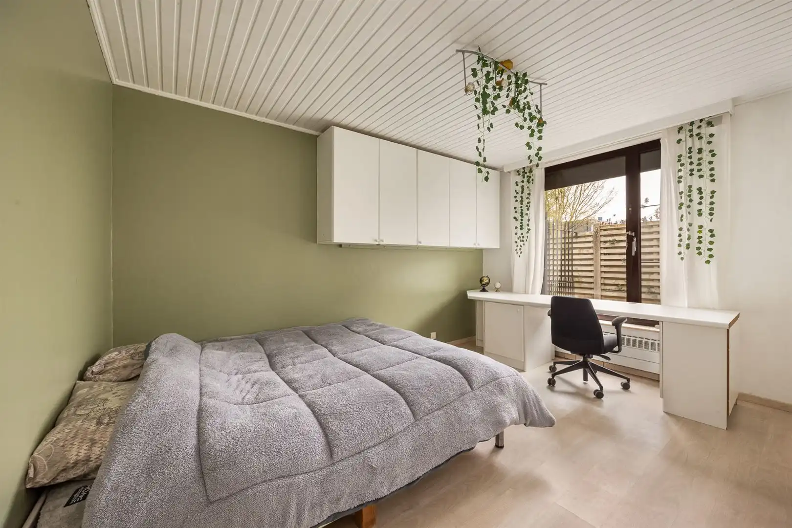 Ruime laagbouwwoning met zuidtuin in doodlopende straat. foto 17