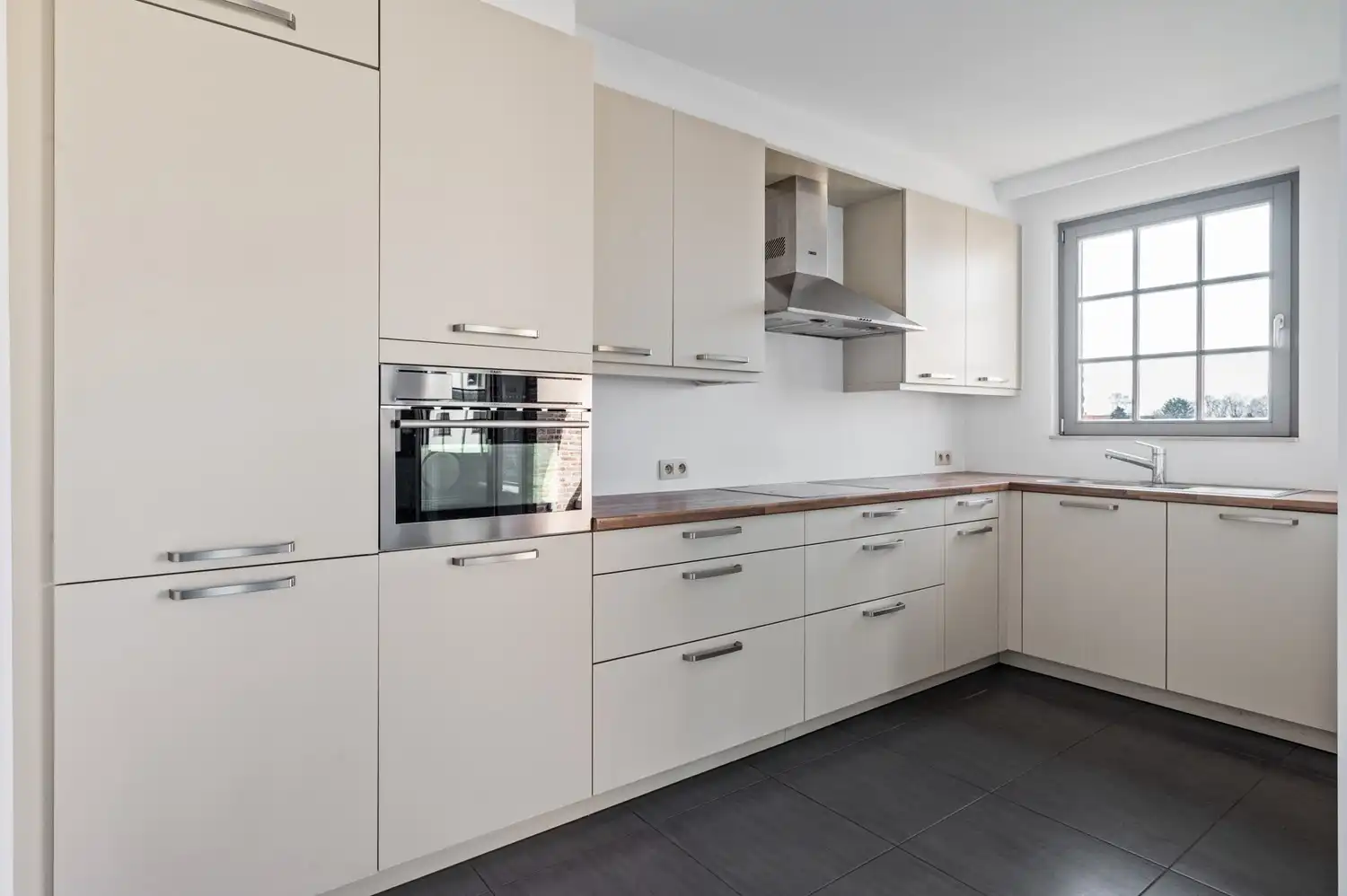 Mooi 2-slpk appartement in de stijlvolle residentie 't Eyserhof te Wijnegem. foto 9